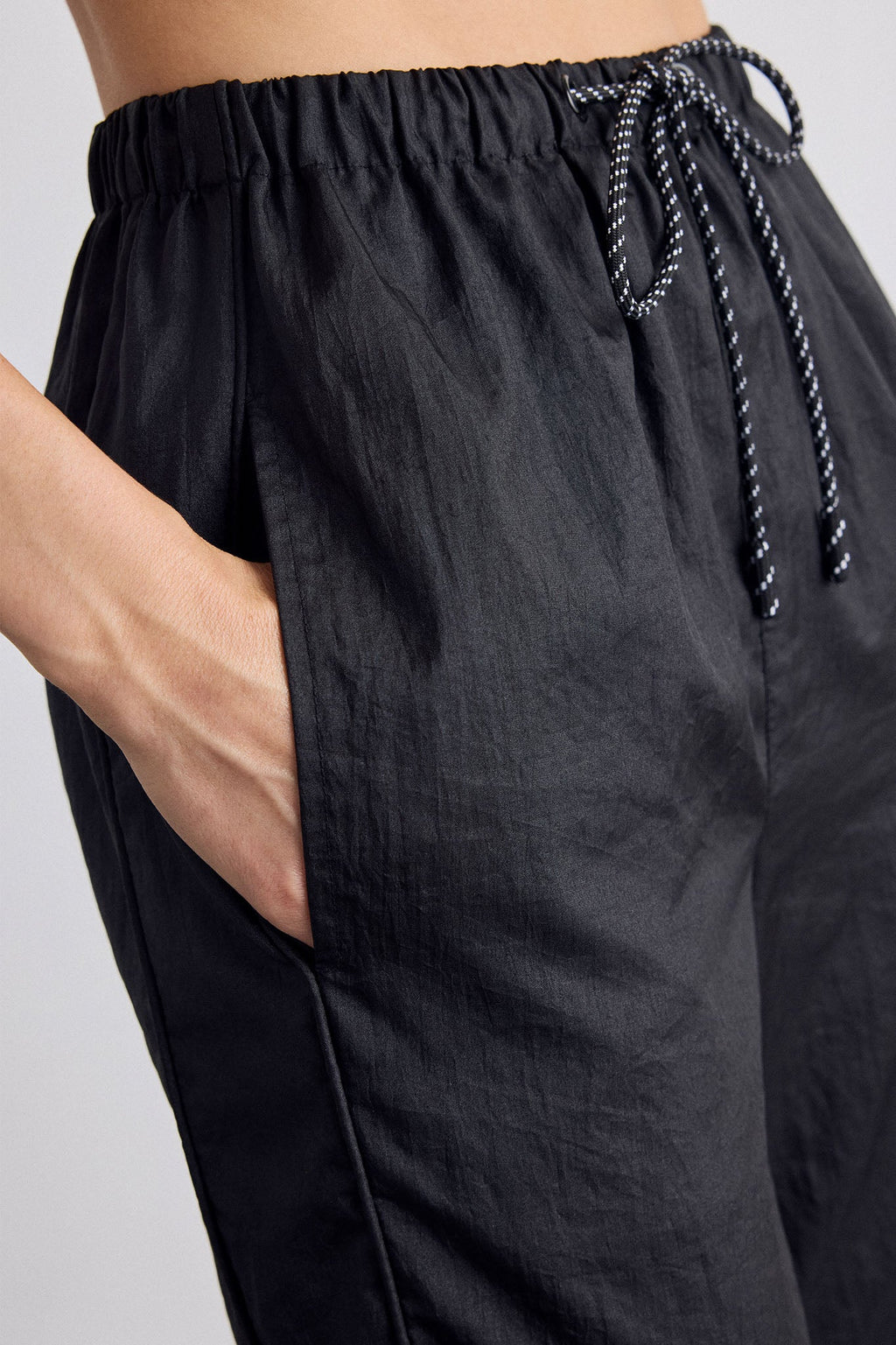 Parachute Jogger in Black